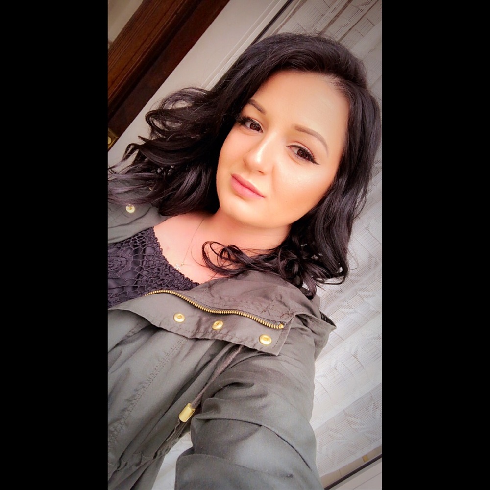 Meet your Posher, Simona